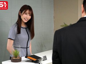 Bem cô bạn gái trẻ đẹp của cấp trên